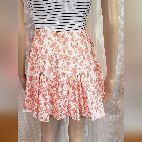 Kendall + Kylie Floral Skirt - Picture 2 of 7